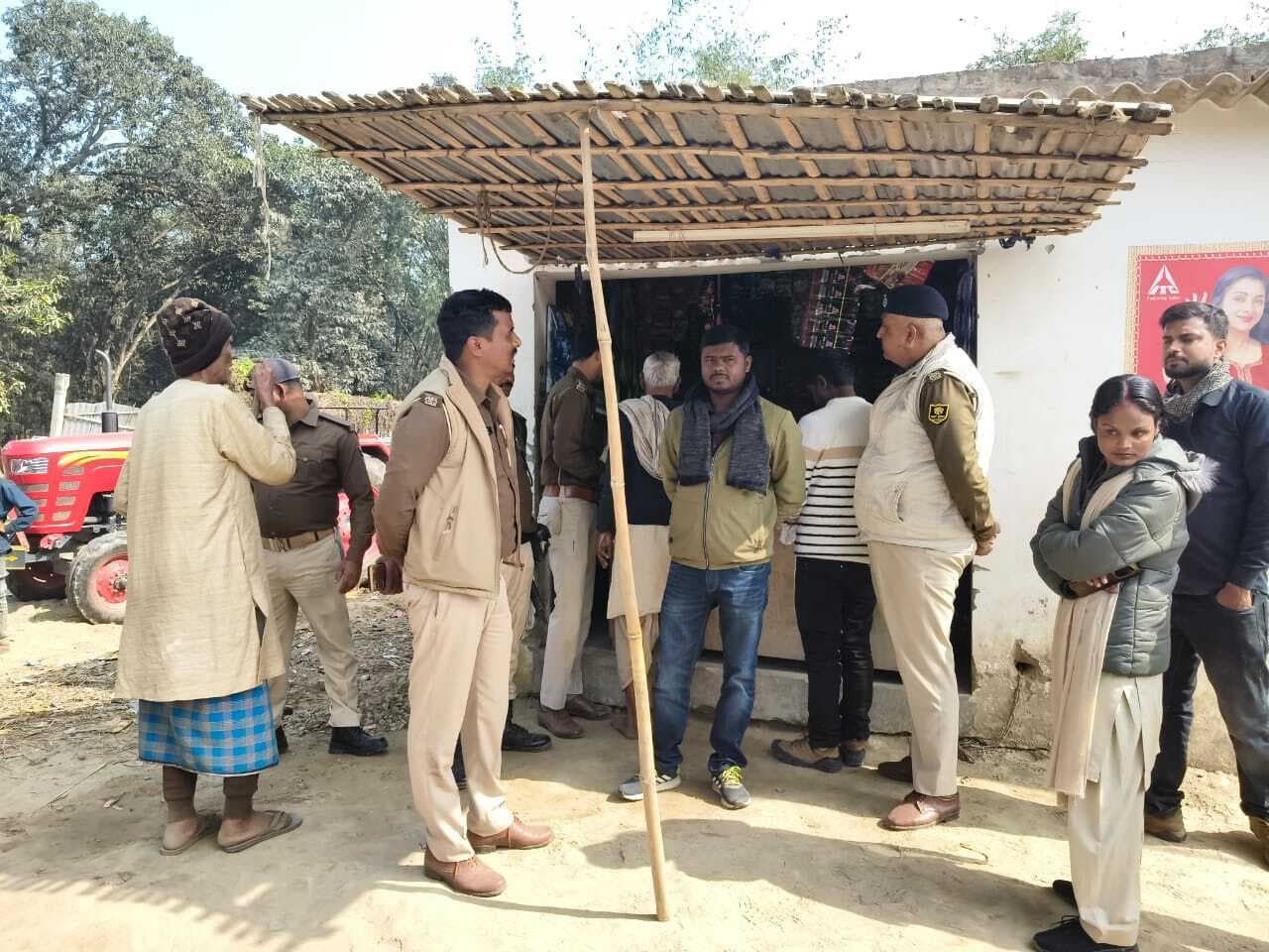 12 ग्राम स्मैक व चार मोबाइल के साथ तीन तस्कर गिरफ्तार