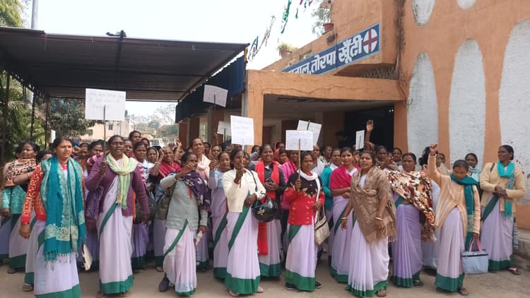 अनिश्चितकालीन हड़ताल पर गयीं स्वास्थ्य सहिया