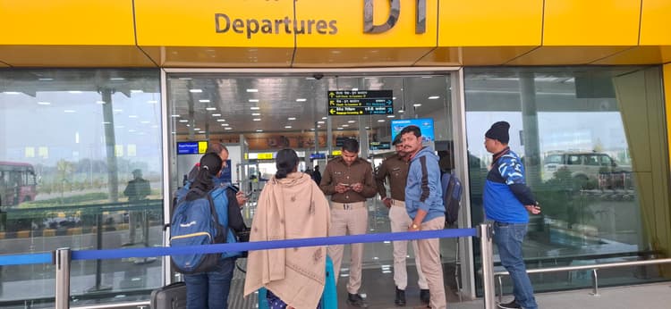 पूर्णिया एयरपोर्ट : चार माह 18 दिन में एक लाख से अधिक यात्रियों ने की यात्रा