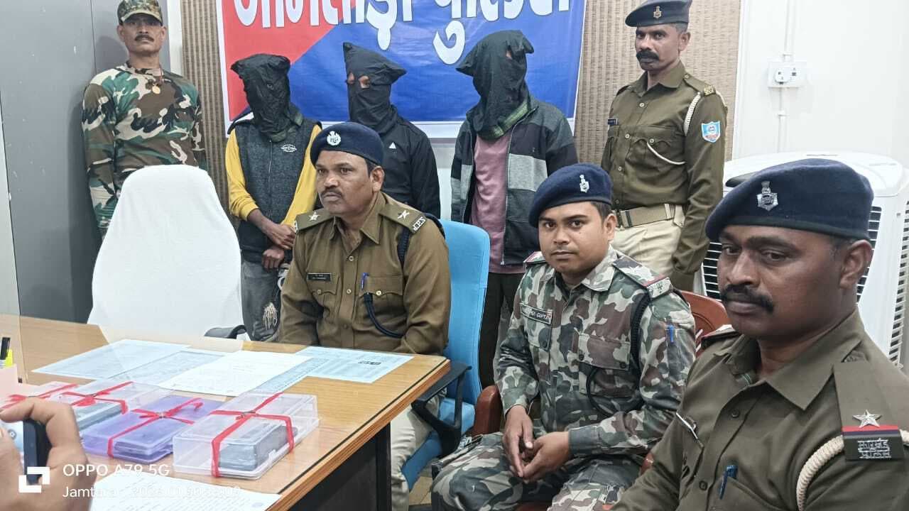 रिंगोचिंगो गांव से साइबर ठगी करते तीन युवक गिरफ्तार, दस मोबाइल जब्त