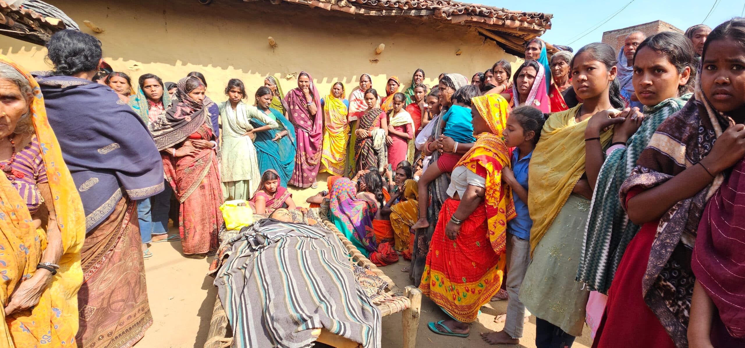 झुमराज स्थान जा रहा ट्रैक्टर पलटा, एक की मौत आठ घायल