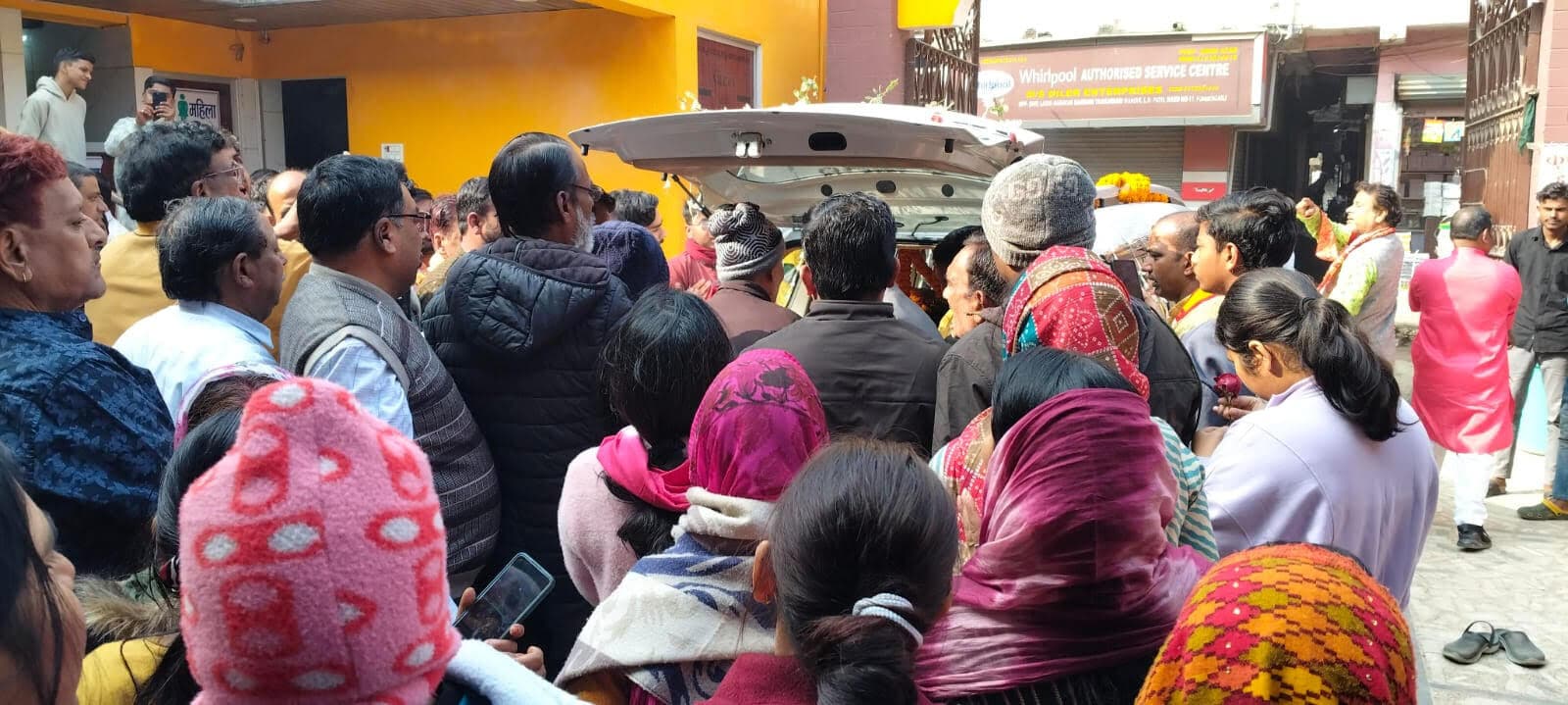 भगवान श्री श्याम के शीश दर्शन को उमड़े भक्त