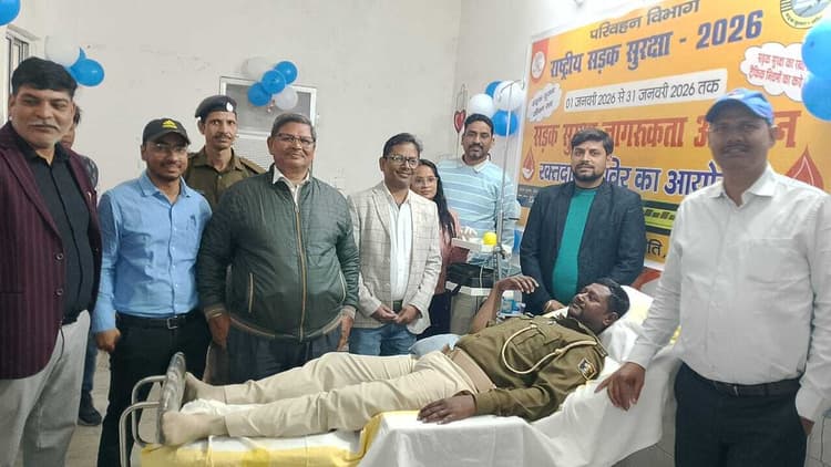राष्ट्रीय सड़क सुरक्षा के अवसर पर लगाया गया रक्तदान शिविर