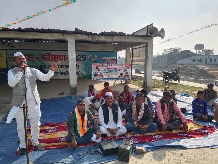 मनरेगा बचाओ संग्राम को लेकर कांग्रेस ने दिया धरना