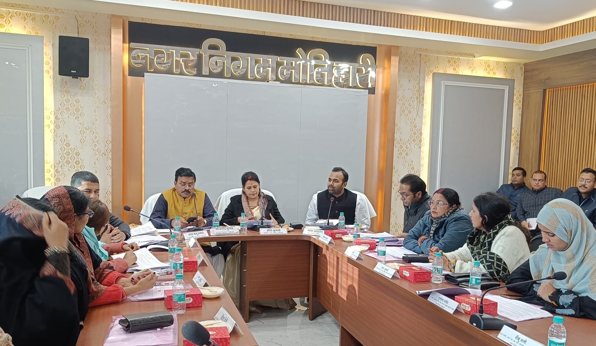 वार्डों में कम स्ट्रीट लाइट लगाने वाली एजेंसी पर गिरेगी गाज