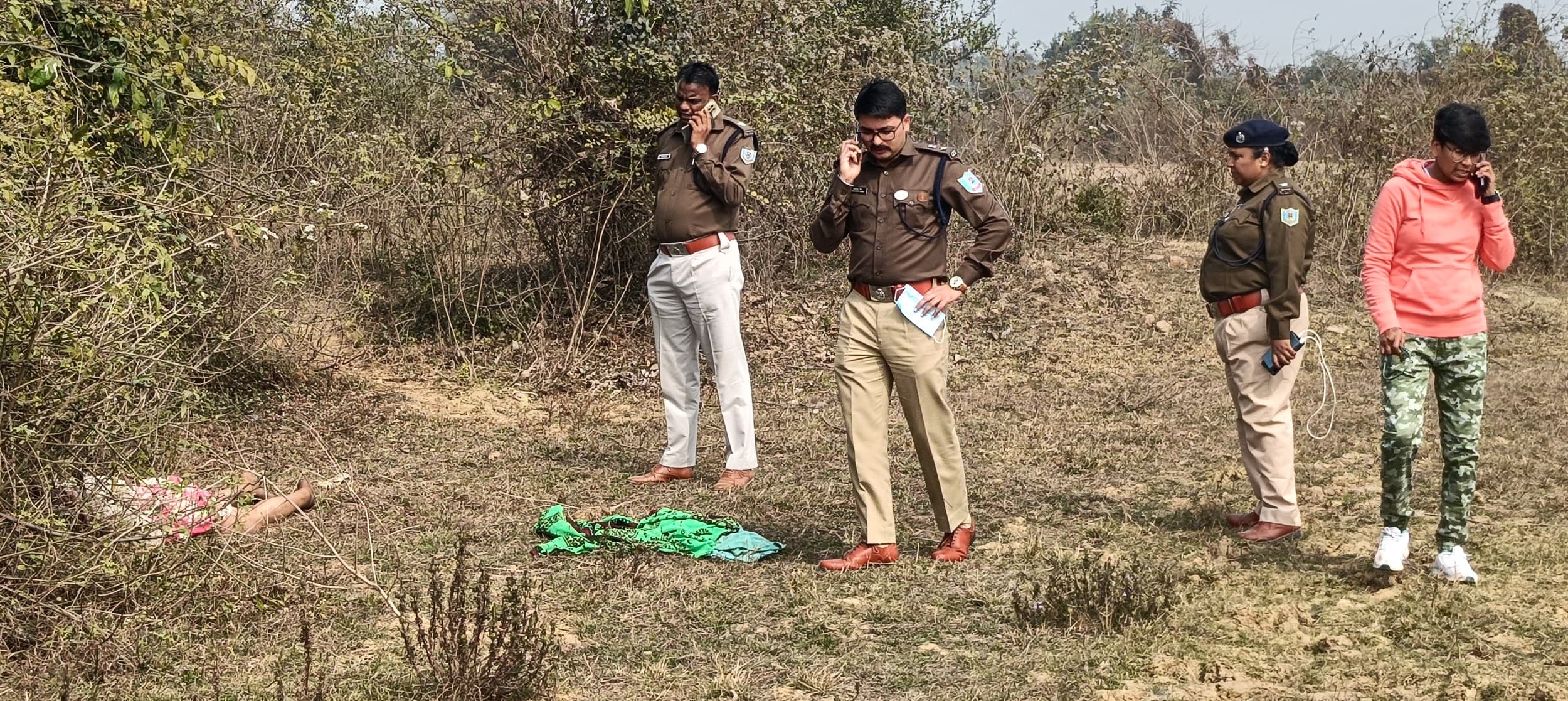 Bokaro News : बोकारो में सिर कूचकर महिला की हत्या, मैदान में मिला अर्धनग्न शव