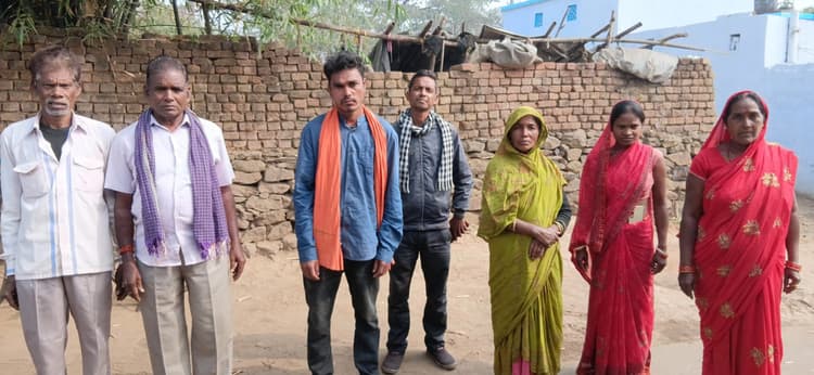 Bokaro News : सामुदायिक भवनों में चल रहे आंगनबाड़ी और स्वास्थ्य केंद्र