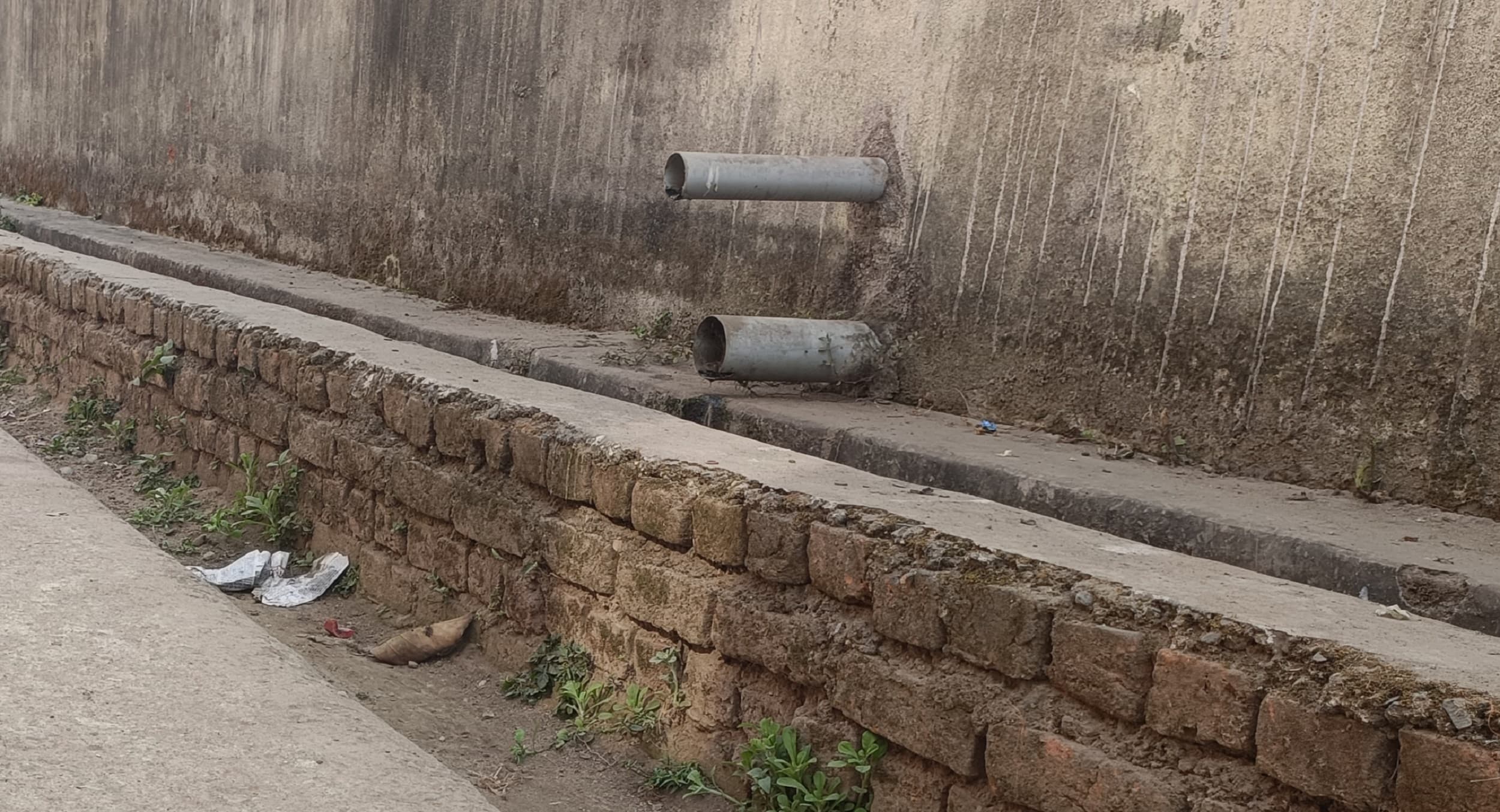 Bokaro News : 10 वर्षों में भी कई जगहों पर नहीं बनी नाली, नियमित नहीं होता कचरा का उठाव