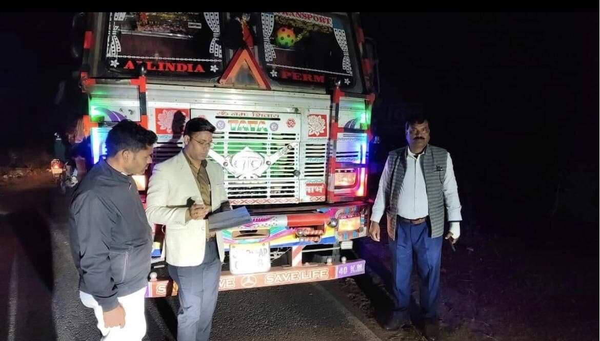 Giridih News :35 टन कोयला लदा ट्रक जब्त