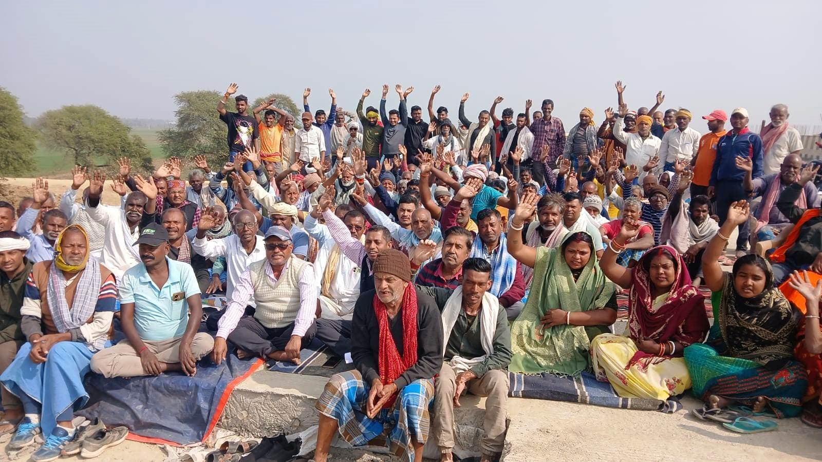 ग्रीनफील्ड हवाई अड्डा के विरोध में किसानों का धरना, कृषि भूमि देने से इनकार