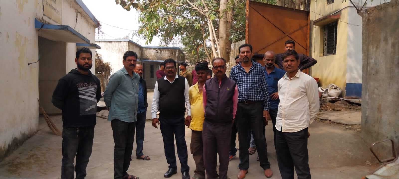 Seraikela Kharsawan News : नौकरी जाने से परेशान युवक ने घर में फांसी लगाकर जान दी