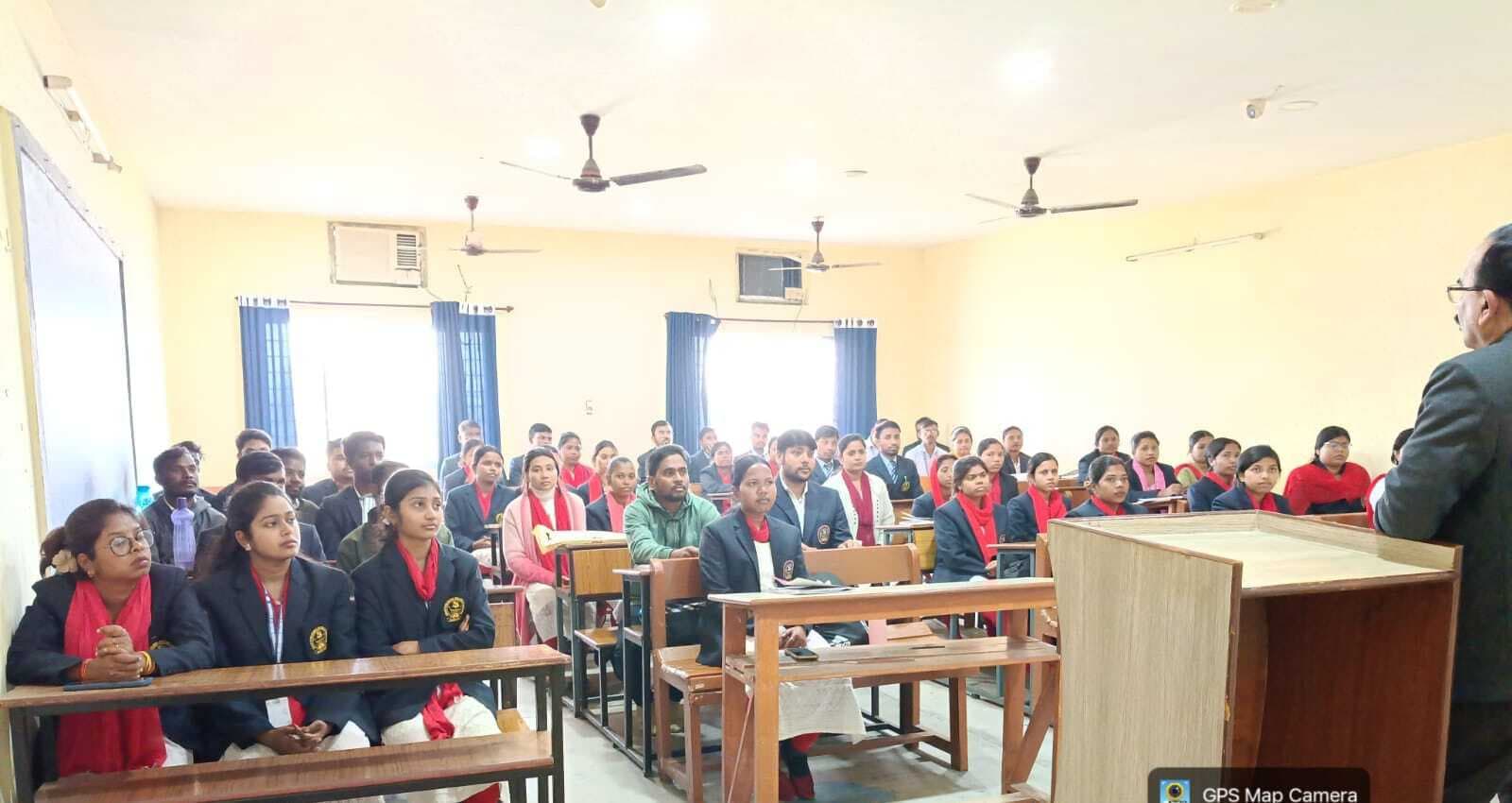 East Singhbhum News : शहीदों के समर्पण व त्याग से सीखें युवा : डॉ बसंत