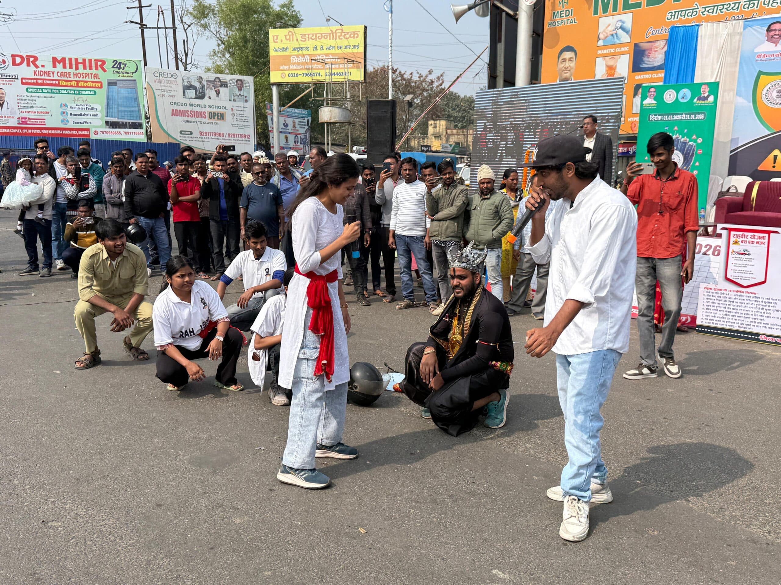 Dhanbad News: छोटी लापरवाही भी जीवन पर पड़ती है भारी : एसएसपी