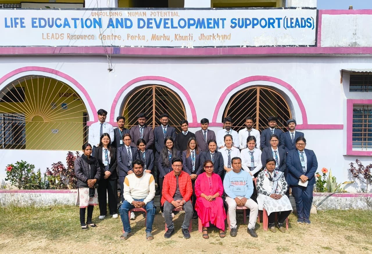 एक्सआईएसएस के विद्यार्थियों ने खूंटी जिले का किया दौरा