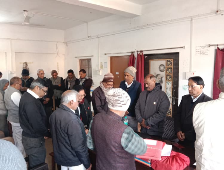 अधिवक्ता संघ के लिपिक का निधन, दी गयी श्रद्धांजलि