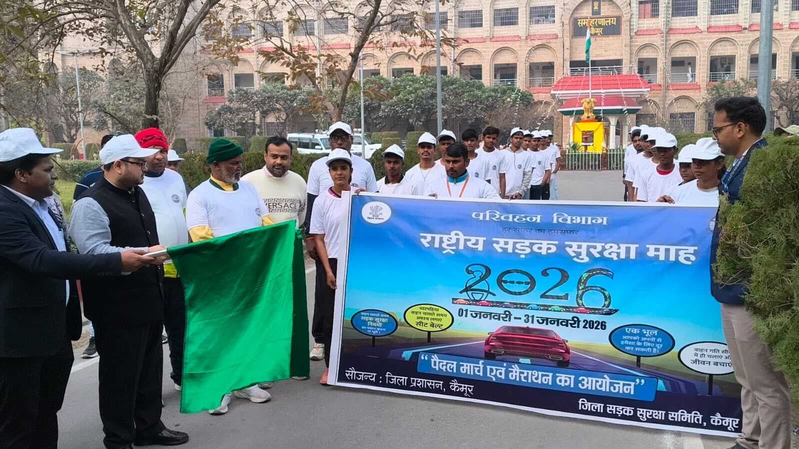 सड़क पर सुरक्षा को लेकर दौड़ का हुआ आयोजन