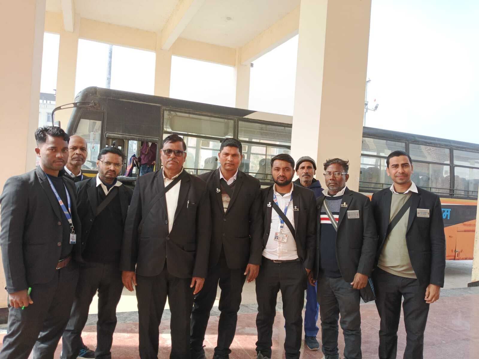 बगैर टिकट यात्रियों के बीच मचा हड़कंप