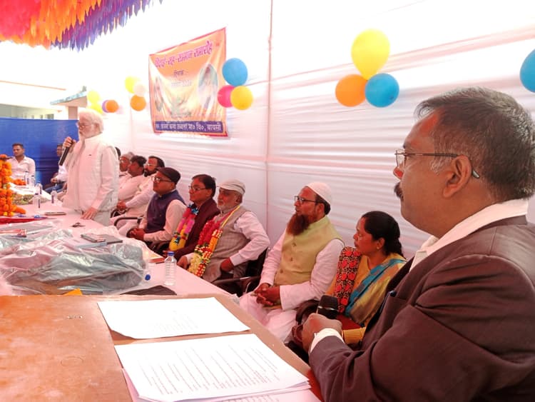 प्रोजेक्ट स्कूल के शिक्षक व कर्मी को सेवानिवृति पर दी विदाई