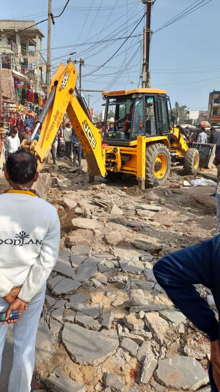 दूसरे दिन भी चला अतिक्रमण हटाओ अभियान, धीमी गति पर उठे सवाल