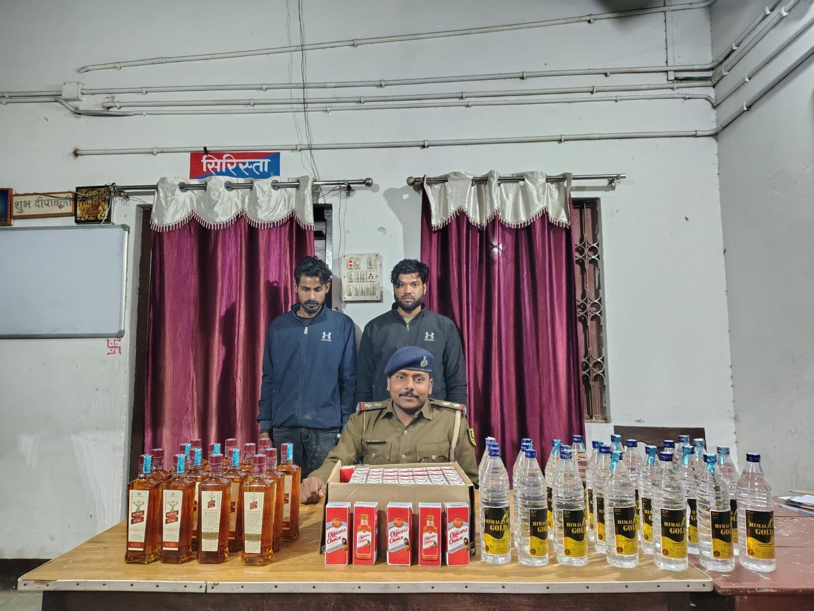 बाइक सवार दो शराब तस्करों को किया गिरफ्तार