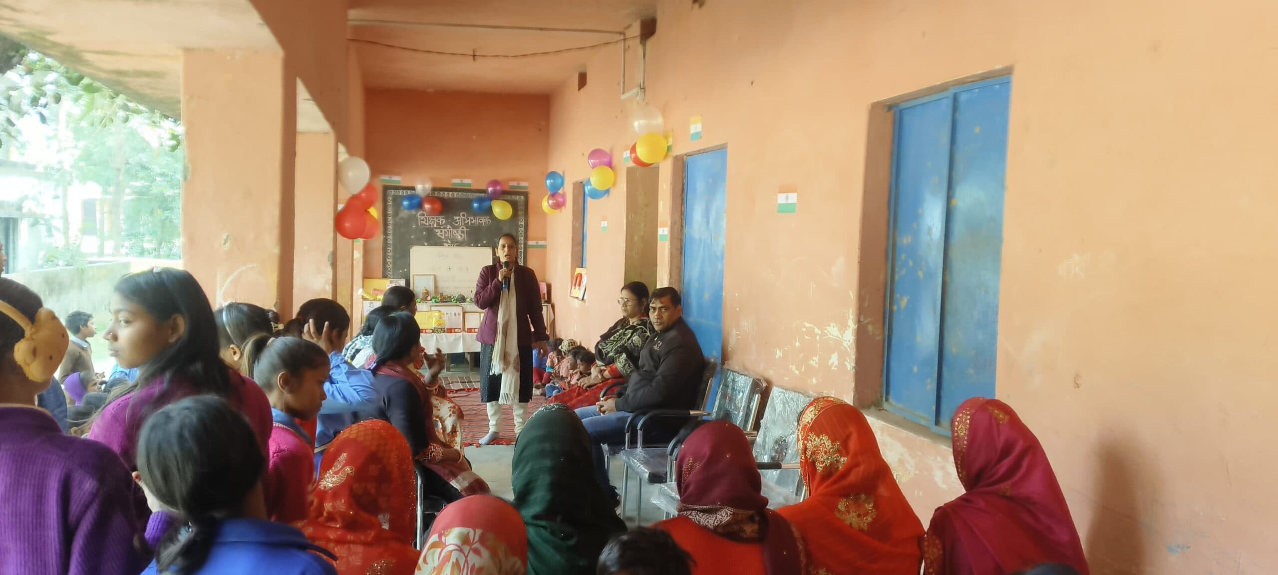 संगोष्ठी में छात्रों ने की शिक्षकों की कमी की शिकायत