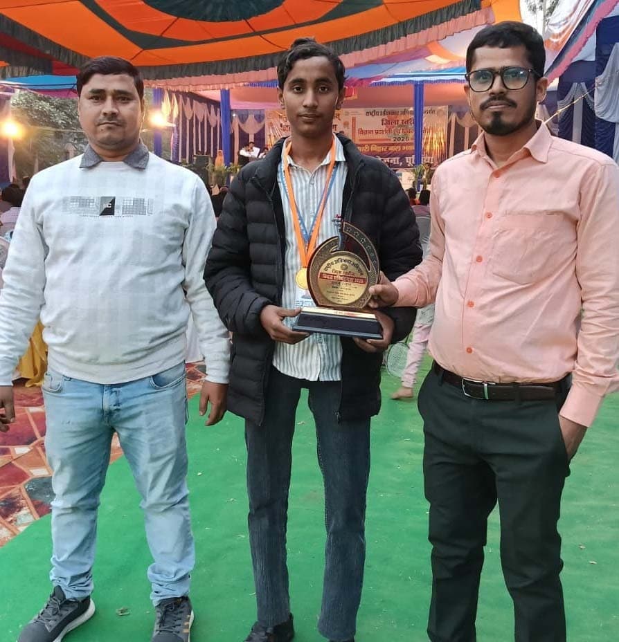 उ.मध्य विद्यालय सुगवा महानंदपुर का छात्र अनीश रजा जिलास्तरीय क्विज में प्रथम