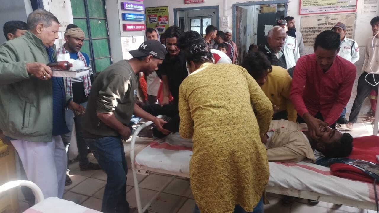सड़क दुर्घटना में जख्मी युवक की भागलपुर में इलाज के दौरान मौत