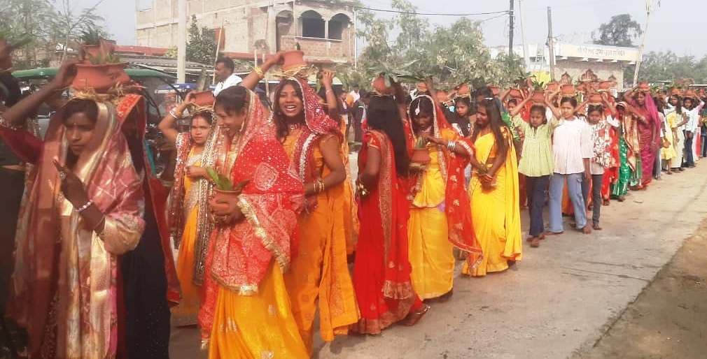 अखंड रामधुन अष्टयाम को लेकर निकली भव्य कलश शोभायात्रा