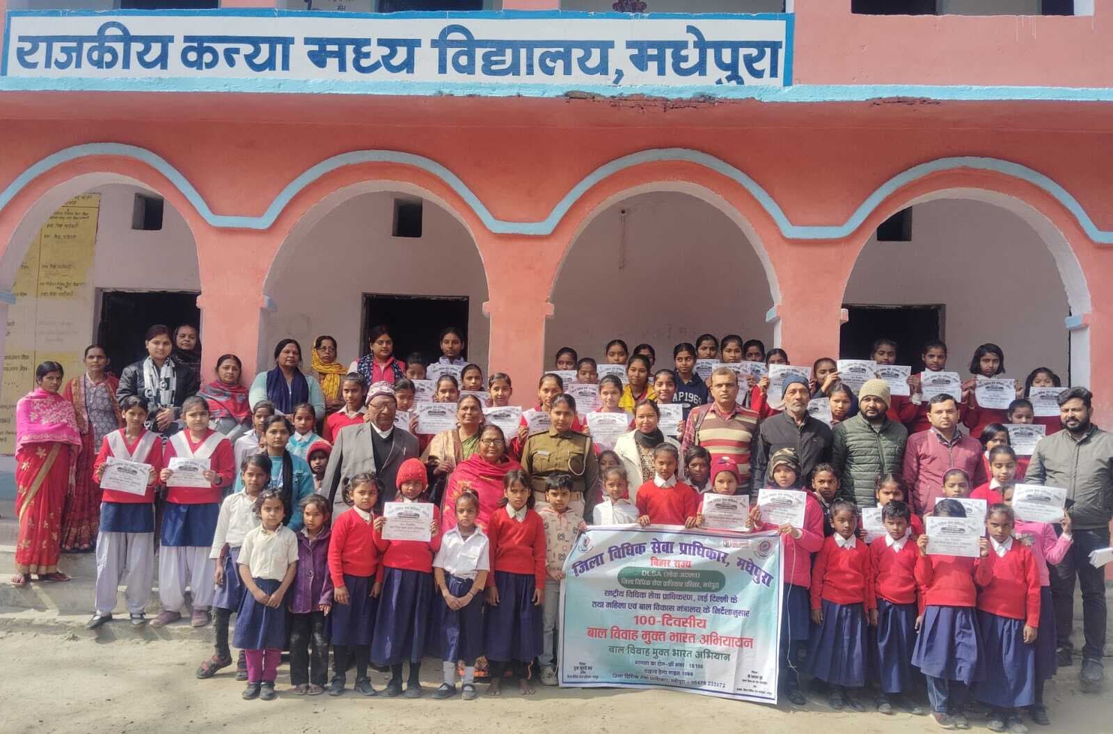 बेटियों के हाथ में दें किताब, बाल विवाह हो बंद : जज पूजा