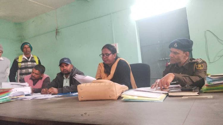 जनता दरबार में दस आवेदनों का हुआ निष्पादन