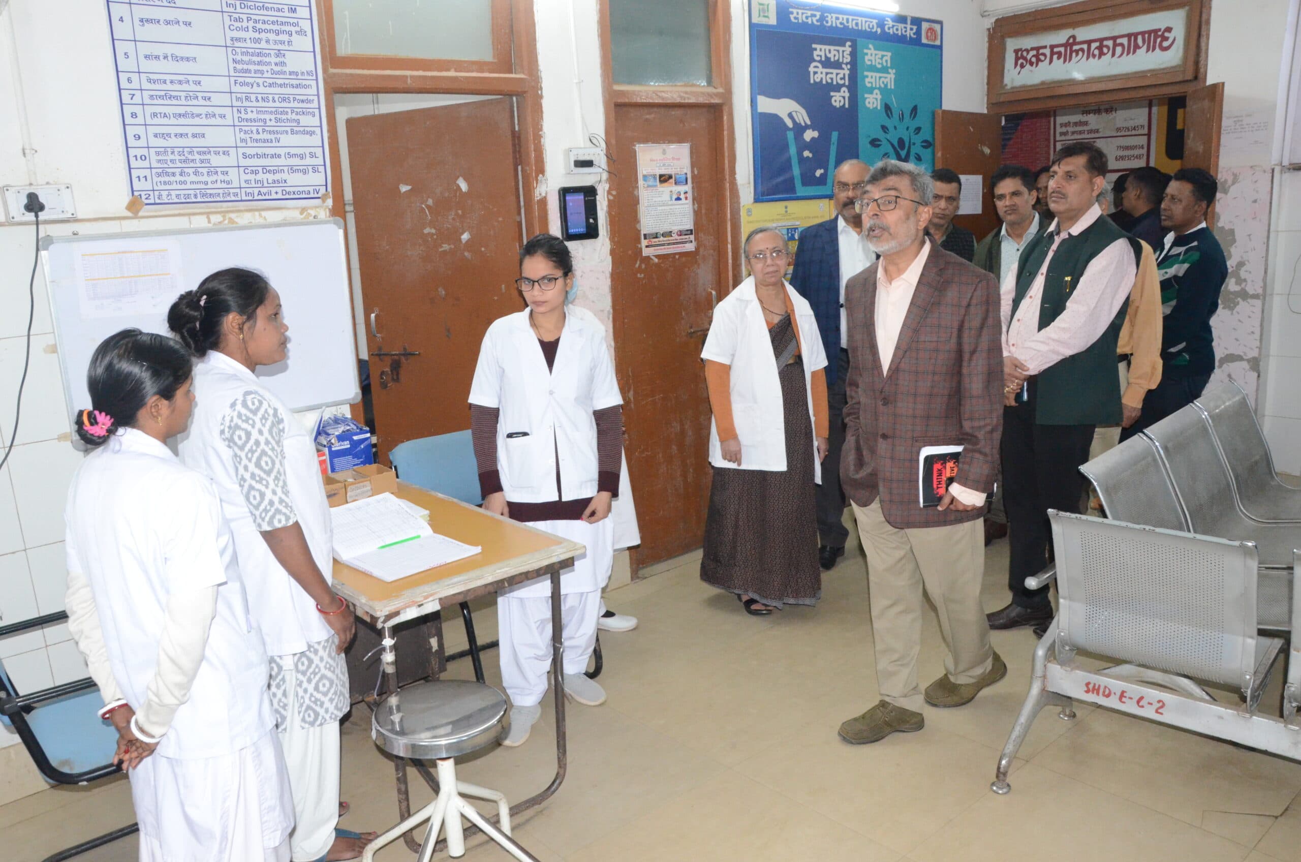 Deoghar News : डॉक्टर समय पर रहें मौजूद, मरीज नहीं भटके : निदेशक प्रमुख