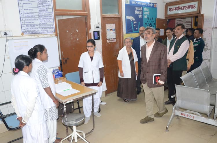 Deoghar News : डॉक्टर समय पर रहें मौजूद, मरीज नहीं भटके : निदेशक प्रमुख