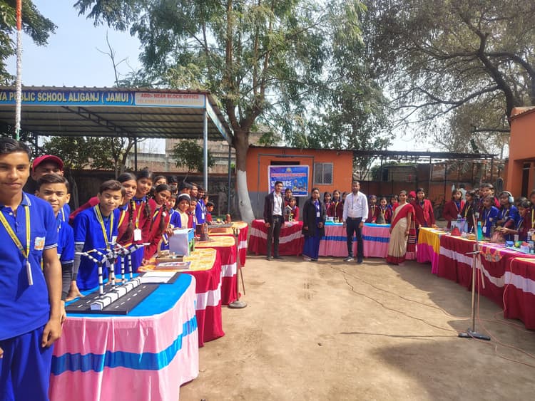 जल संरक्षण, सौर ऊर्जा के मॉडल ने किया आकर्षित