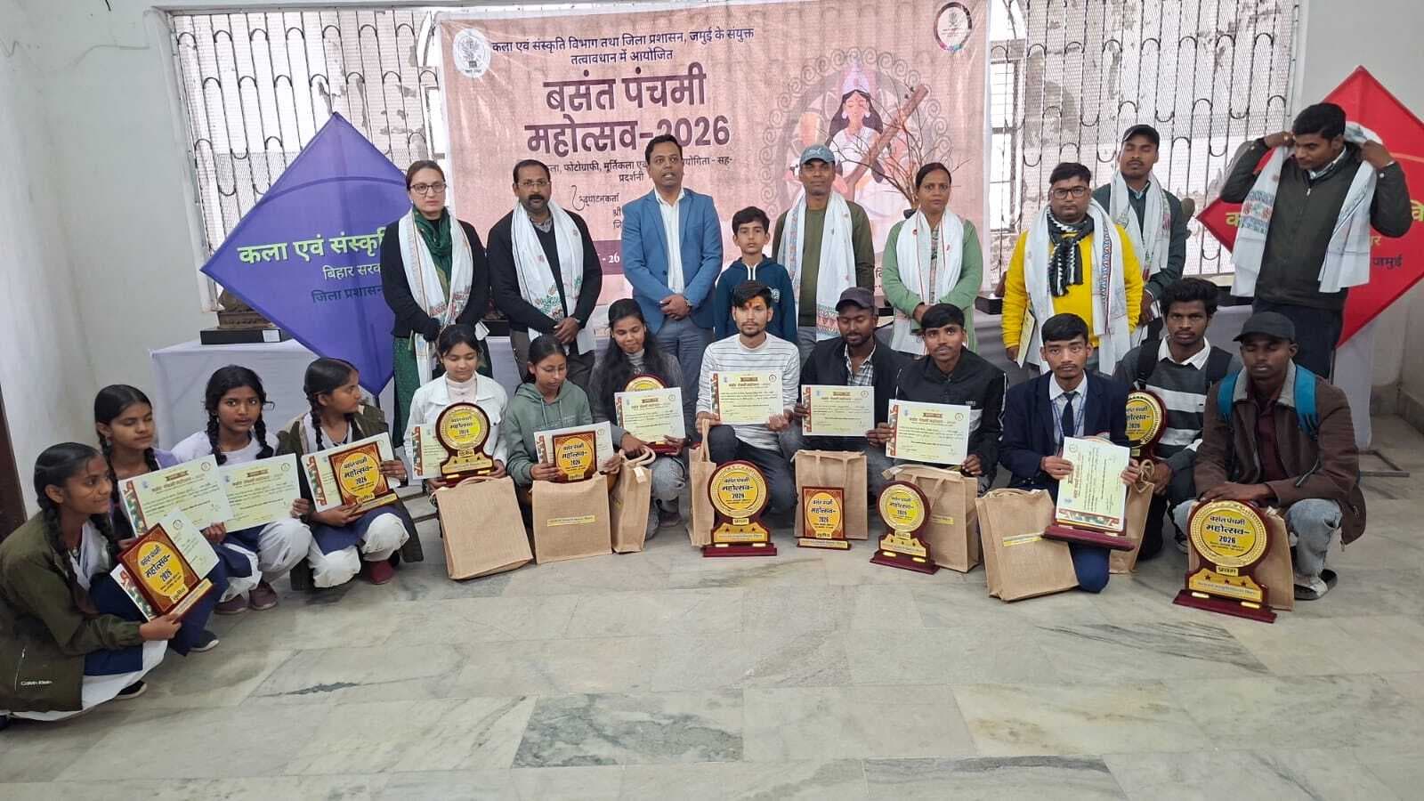 चित्रकला, मूर्तिकला, क्राफ्ट व फोटोग्राफी प्रदर्शनी में अव्वल प्रतिभागी सम्मानित