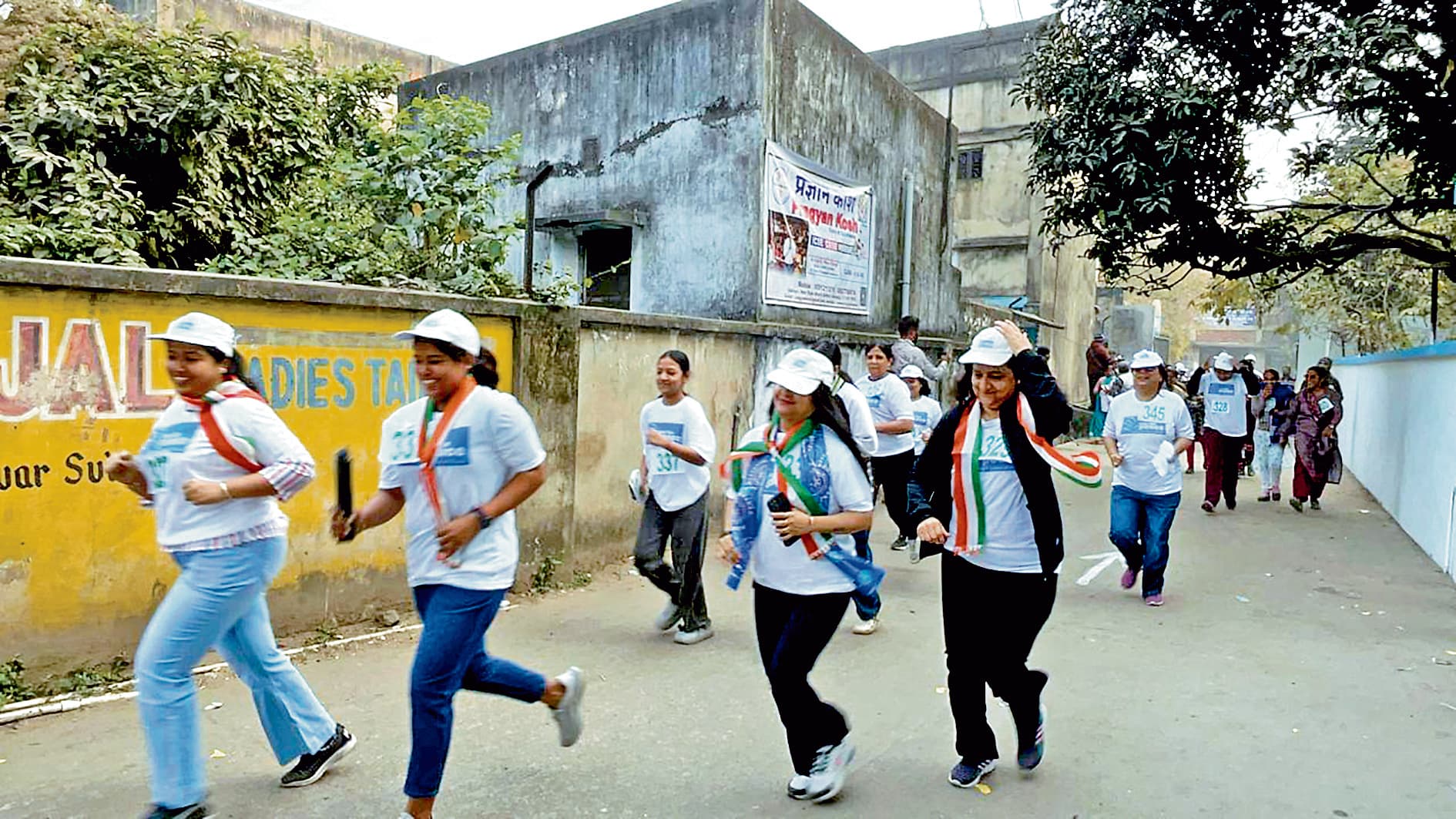 बीडी गोयनका विद्या मंदिर के मैराथन में खूब दौड़े युवा