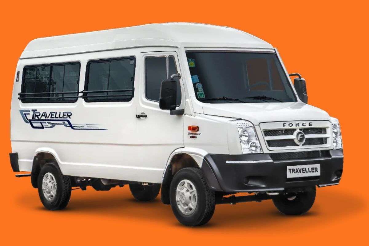 इनोवा, स्कॉर्पियो को भूल जाइए, ये है देश की सबसे सस्ती 14-सीटर कार, बड़े परिवार के लिए बेस्ट