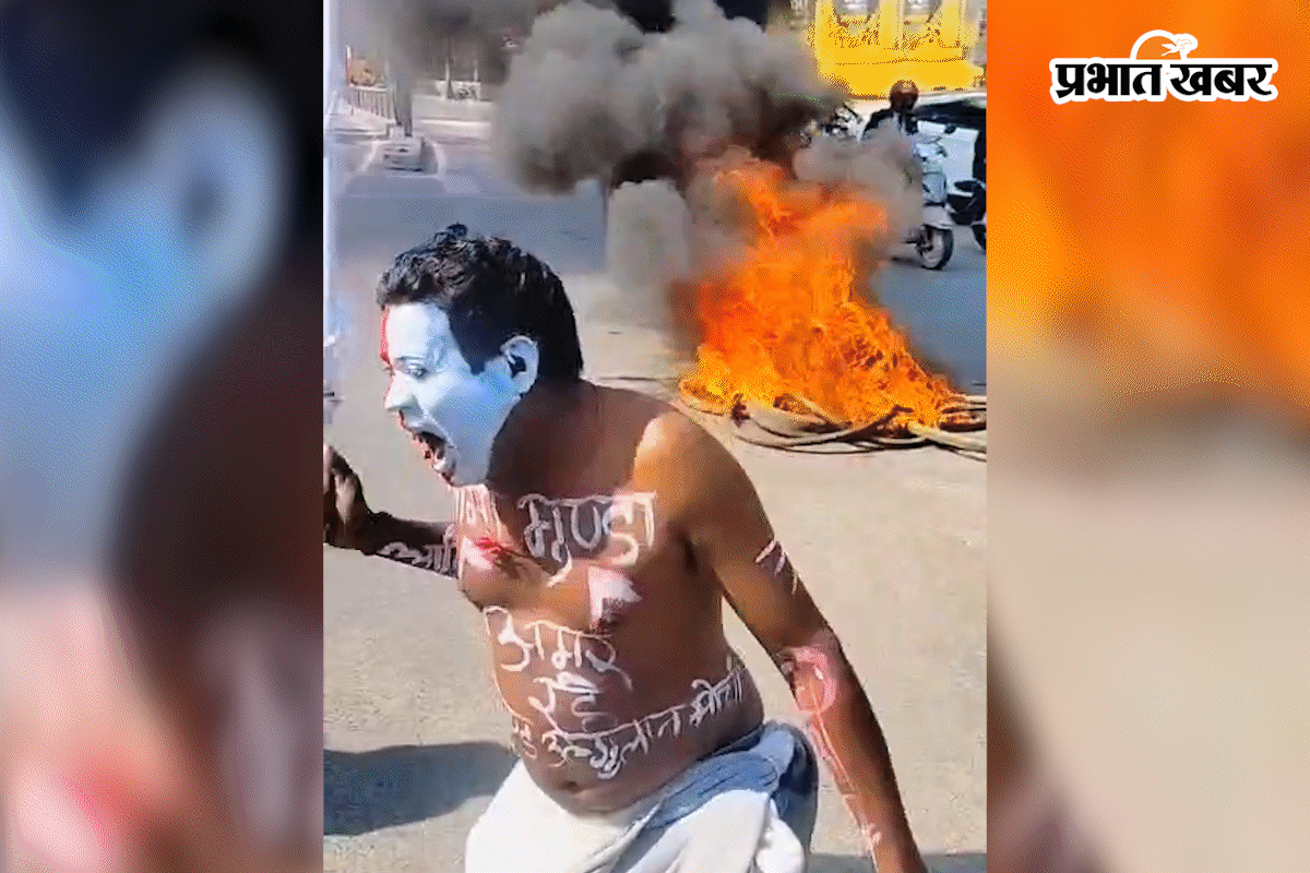 Jharkhand Bandh: गुमला टावर चौक पर टायर जला किया घंटों रोड जाम, सभी आदिवासी संगठन सड़क पर