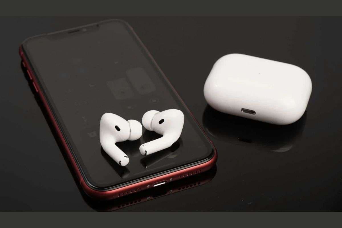 खो गए ईयरबड्स? सिर पीटने से पहले ये 3 टिप्स जानिए