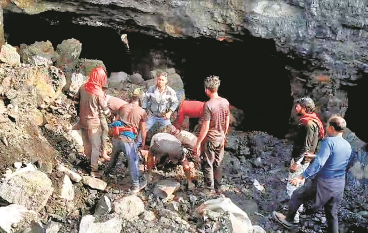 बंगाल के दामागोड़िया कोलियरी में बड़ा हादसा, चाल धंसने से तीन खनिकों की मौत, दो गंभीर