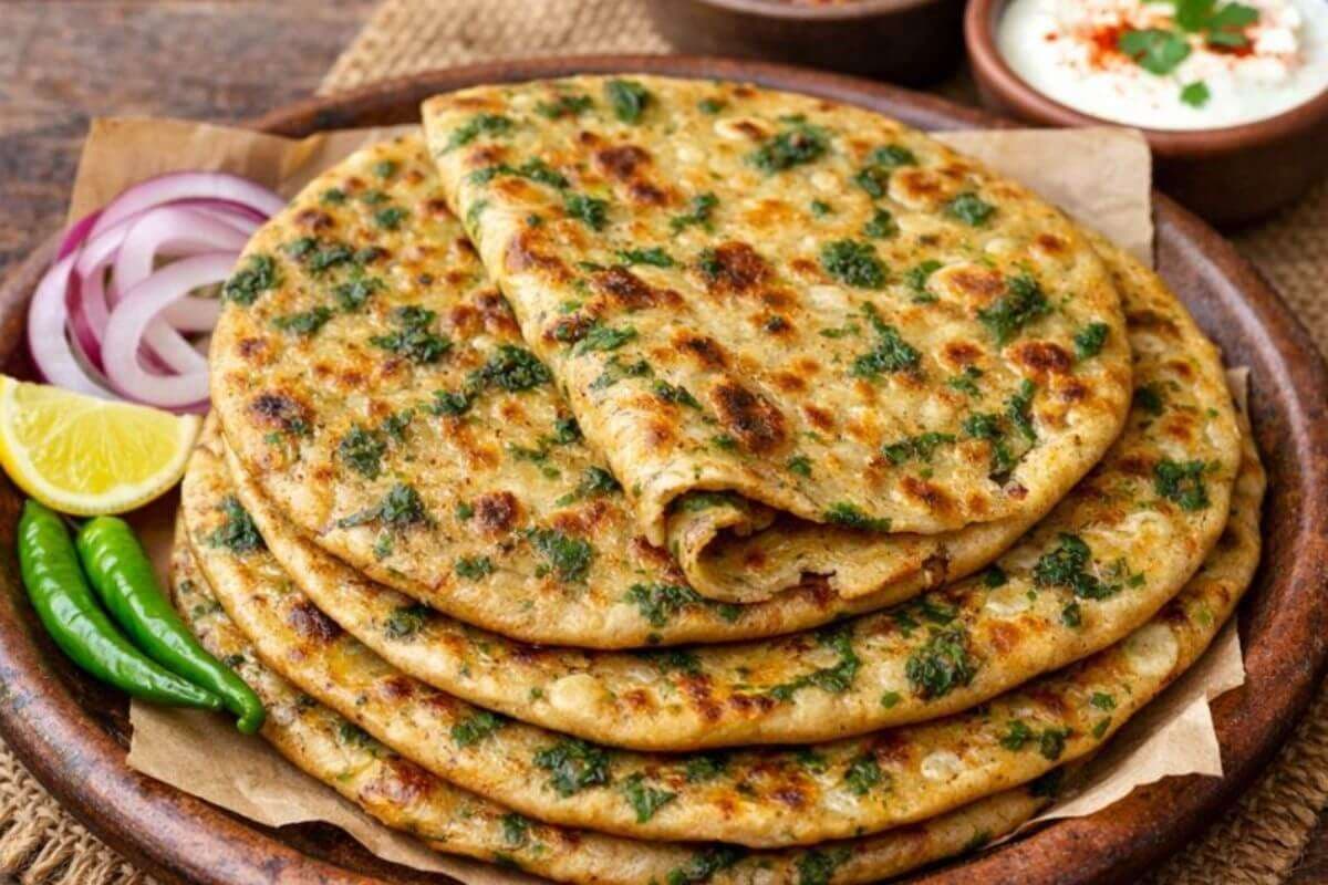 Methi Pyaz Paratha Recipe: सर्दियों में घर पर बनाएं स्वाद से भरपूर मेथी-प्याज का पराठा, बच्चों को भी आएगा पसंद