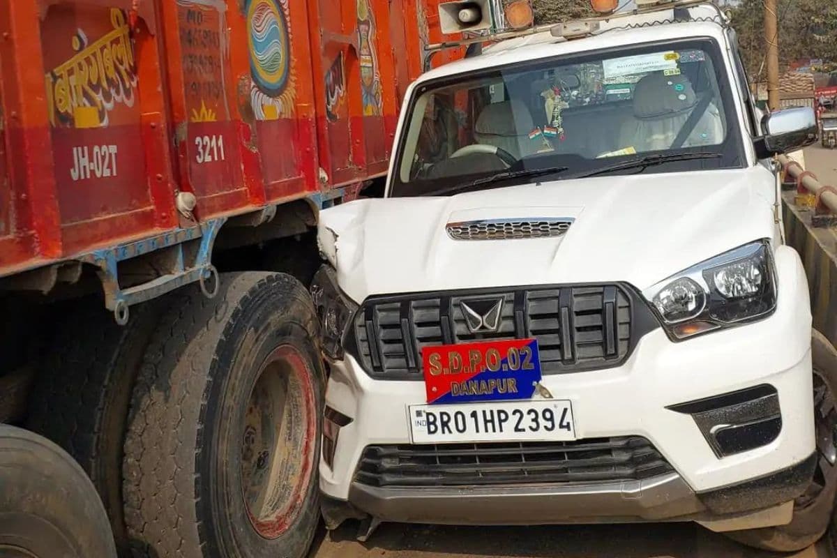 पटना में DSP को कुचलने की कोशिश? युवक को रौंदने के बाद ड्राइवर ने सरकारी गाड़ी पर चढ़ाया ट्रक