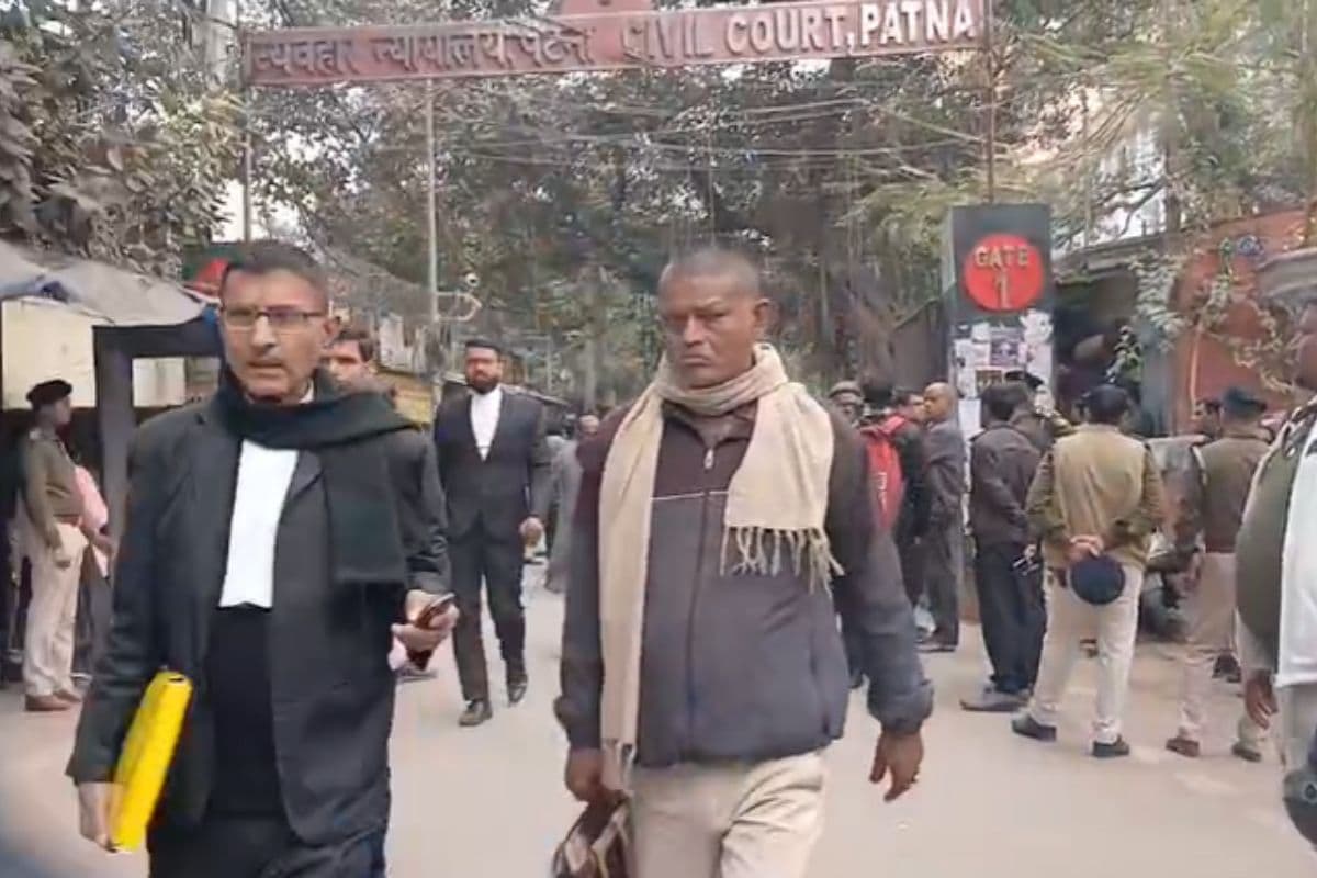 Bihar News: पटना सिविल कोर्ट में हथियार लेकर पहुंचा युवक, बिहार के 5 जिलों के कोर्ट को बम से उड़ाने की धमकी