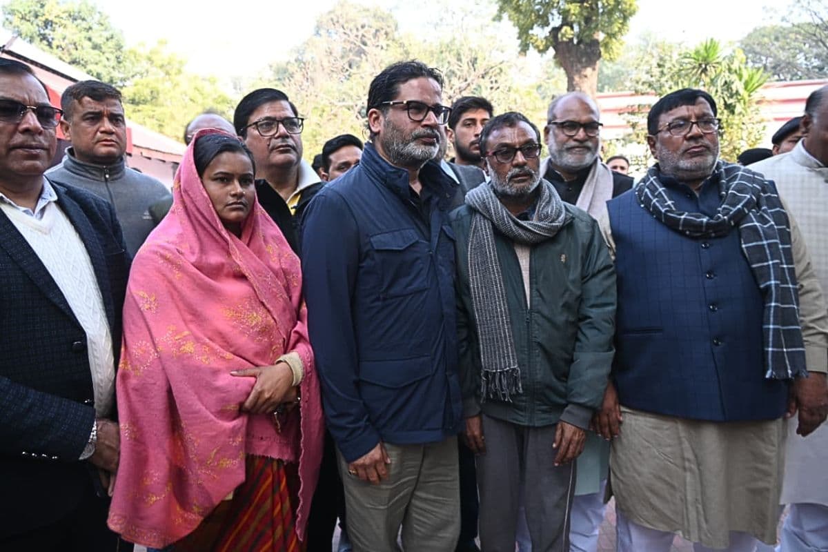 पटना हॉस्टल कांड: NEET छात्रा केस मामले पर सियासत तेज, परिजनों के साथ SSP से मिले प्रशांत किशोर