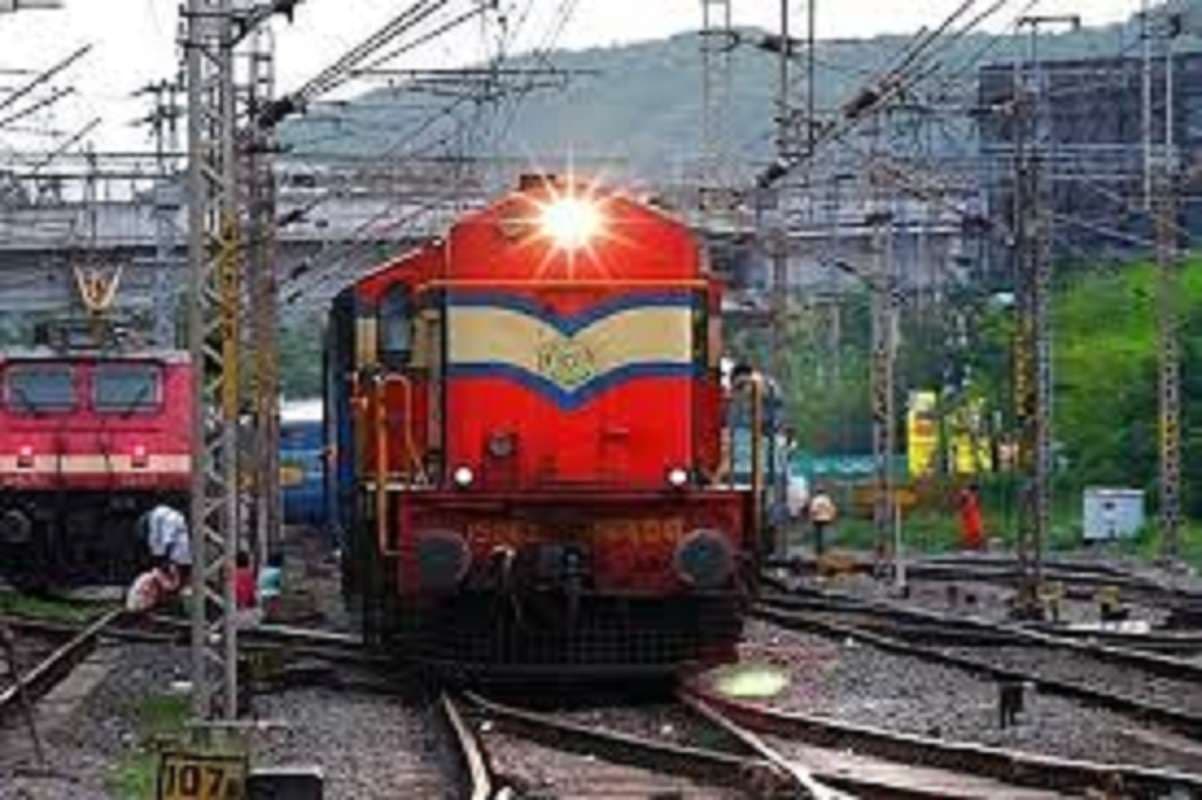 Indian Railway IRCTC: फॉग सेफ डिवाइस लगाने पर पांच करोड़ खर्च, फिर भी 90% ट्रेनें लेट