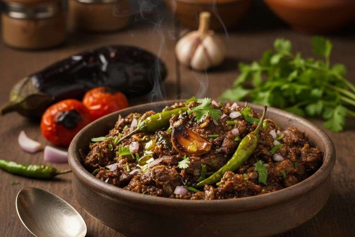 Roasted Baingan Ki Chutney: झटपट तैयार करें आग पर भुने बैंगन से बनी चटपटे स्वाद वाली सर्दियों की खास चटनी