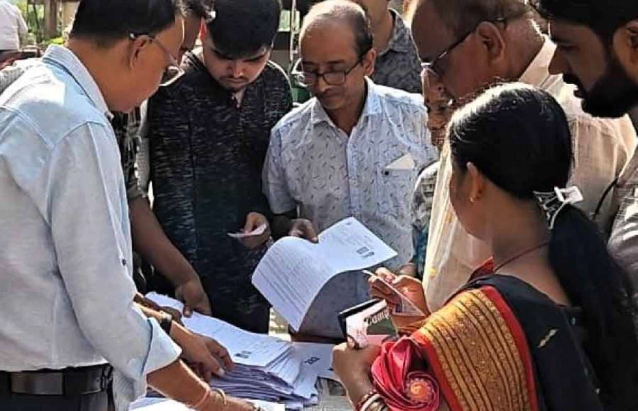 नागरिकता पर होगी संदेह तो वोटर लिस्ट में दर्ज नहीं होगा नाम, चुनाव आयोग ने सुप्रीम कोर्ट में कर दिया साफ