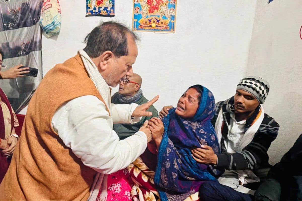 पटना हॉस्टल कांड: विजय सिन्हा ने NEET छात्रा के परिजनों से की मुलाकात, बोले- दोषी चाहे कितना भी रसूखदार हो, बचेगा नहीं