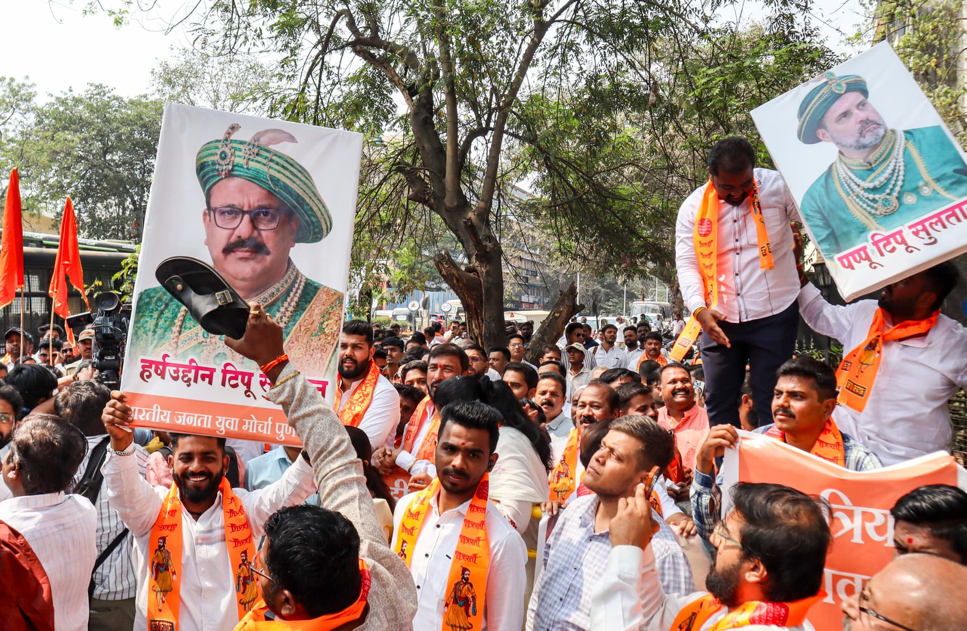शिवाजी-टीपू सुल्तान तुलना पर पुणे में हिंसा, भाजपा-कांग्रेस कार्यकर्ताओं में पथराव, नौ घायल