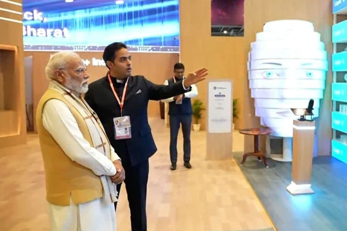 पीएम मोदी का जियो AI पवेलियन दौरा, एंटरप्राइज से स्मार्ट होम तक देखे एडवांस्ड सॉल्यूशंस