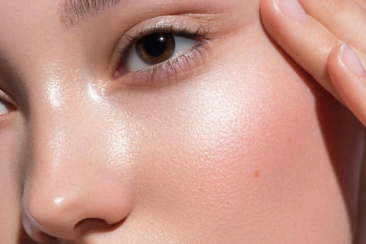 स्किन को तेजी से बूढ़ा बना रही खान-पान की ये चीजें - उम्र से पहले छिन रही जवानी